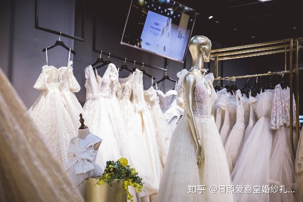 去婚纱店都要咨询什么 去婚纱店应聘需要准备什么