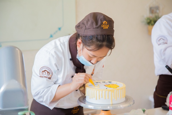 常德哪里可以学做烘焙 常德学做蛋糕去哪里学