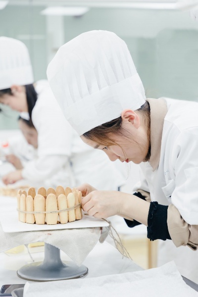 广州烘焙师学校哪里好点 广州烘焙专业学校